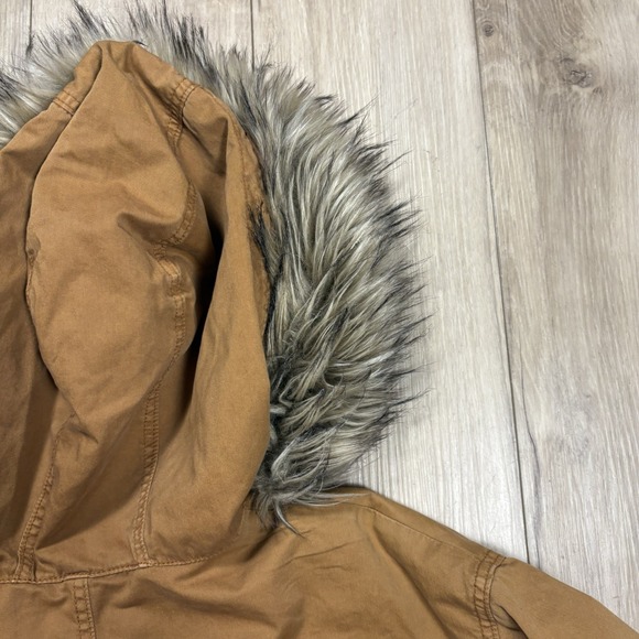 American Eagle Overcoat Jacket Womens Medium M Khaki Brown Fur Hood Flap Pockets - Picture 6 of 8
